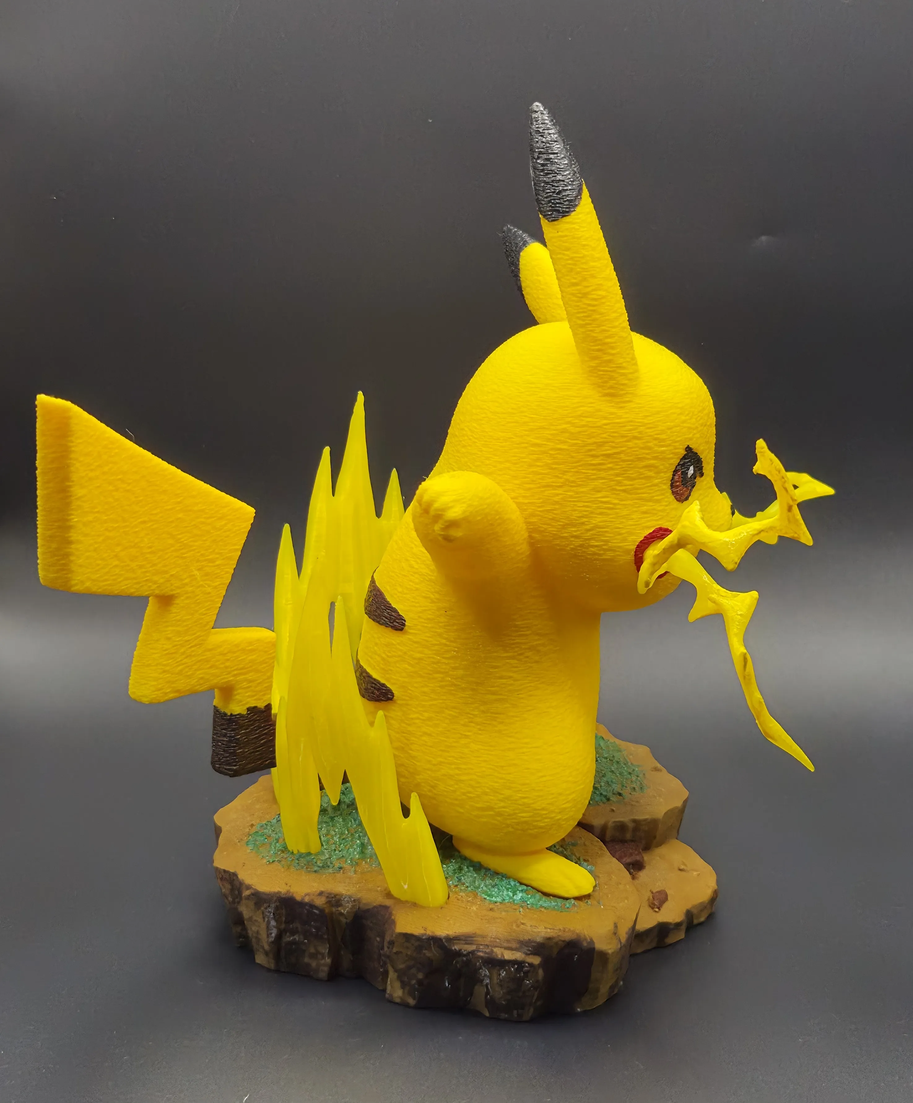 Pikachu Diorama - Derecha