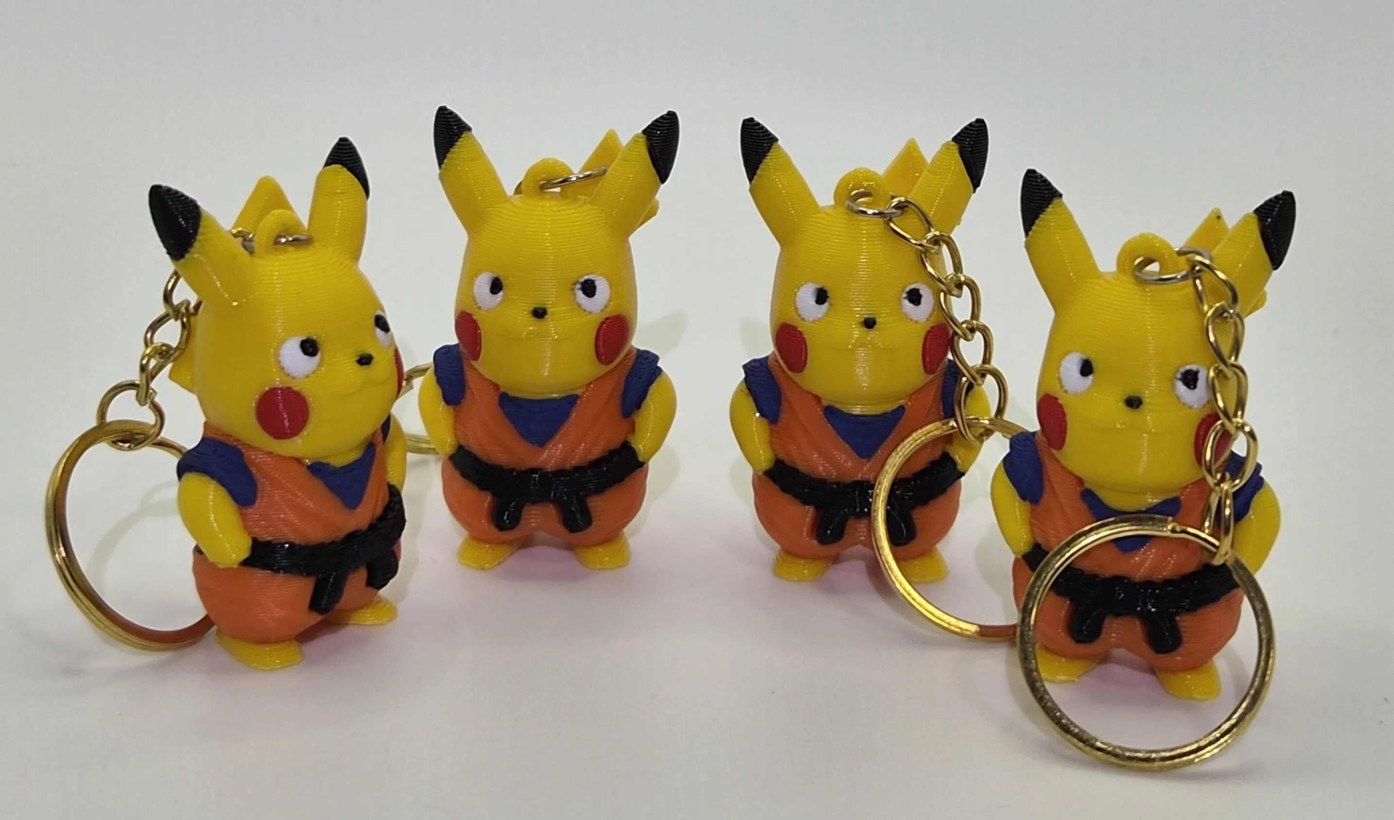 Llavero Pikachu Goku - Atras