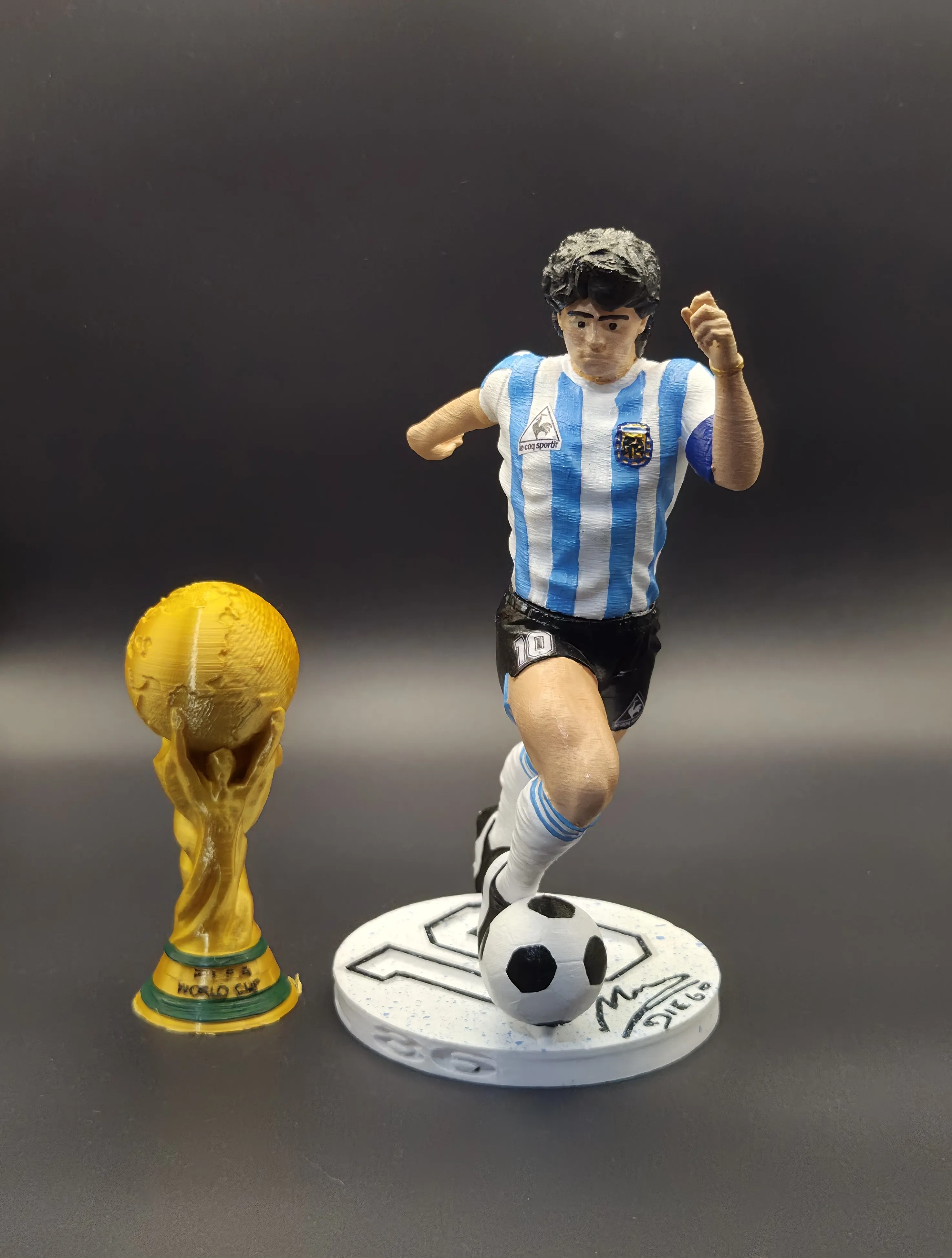 Maradona con copa - Frente