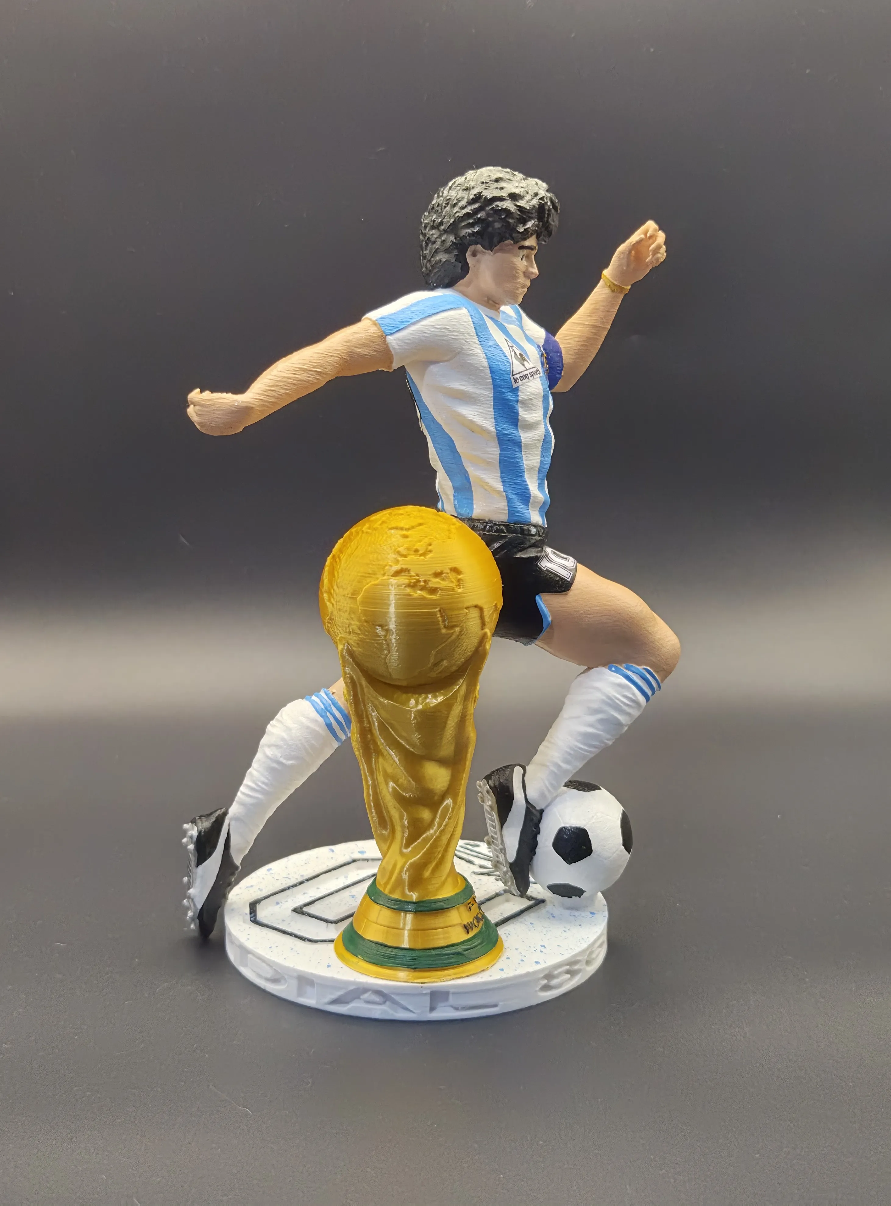Maradona con copa - Atras